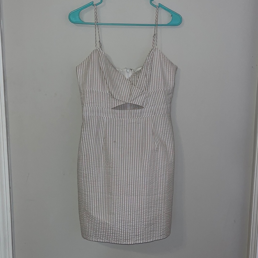 Key hole tank top dress